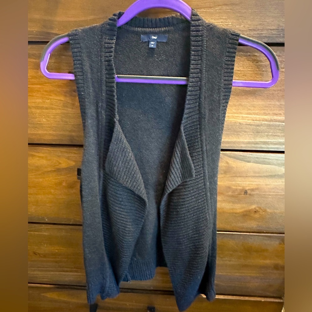 Gap sweater vest made with cashmere